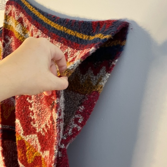 Forever 21 Women's Poncho Western Aztec Fringe Red Blue Gold White One Size EUC - Picture 15 of 16